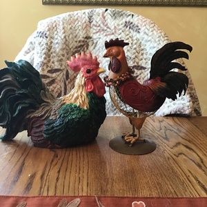 💚3/$25 2 decorative roosters with vibrant colors